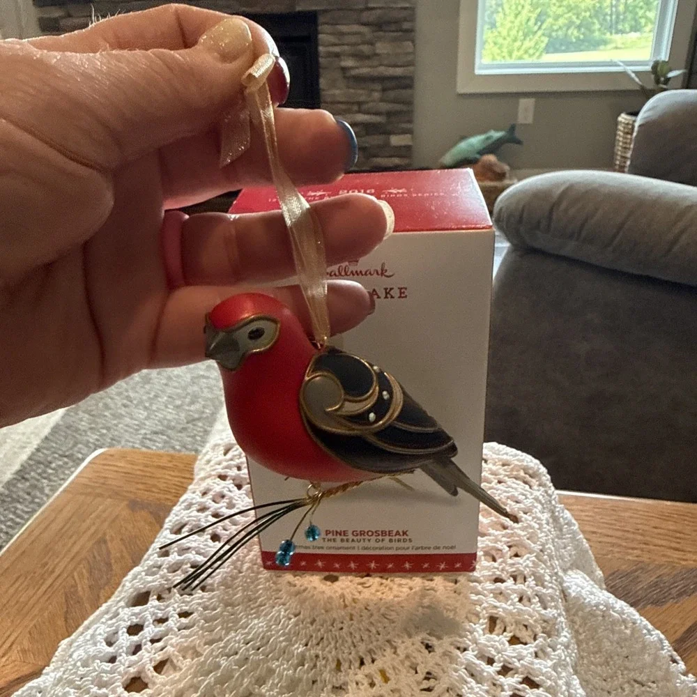 Hallmark Keepsake Ornament 12th in The Beauty Of Birds Series Pine Grosbeak 2016
